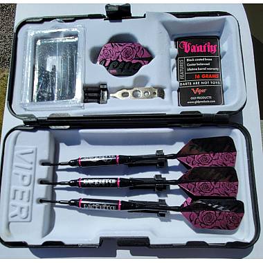 Dart Bitch Dart Set – Soft Tip Darts 16g (DRTDB)